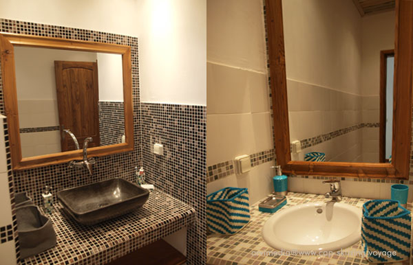 Salle de bain villa à vendre Cap Skirring Exemples de lavabo et vasque, carrelage et mosaïque aux couleurs de votre choix.