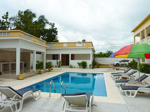 Appartement et studios à louer dans secteur Cap Randoulène, proche du village de Cap Skirring, des commerces et de la plage.