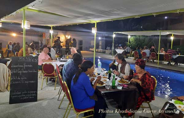 Des soirées sont organisées régulièrement avec groupe de musique au bord de la piscine du Motel. Repas et service orchestrés par Adrien le Chef 