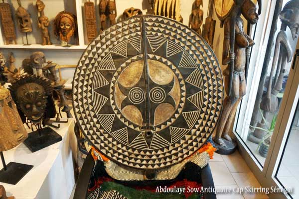 antiquités cap skirring sénégal masque solaire d'origine ethnie du burkina fasso, et du Mali photo arvimedia