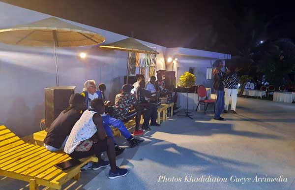 Des soirées sont organisées régulièrement avec groupe de musique au bord de la piscine du Motel. Repas et service orchestrés par Adrien le Chef 