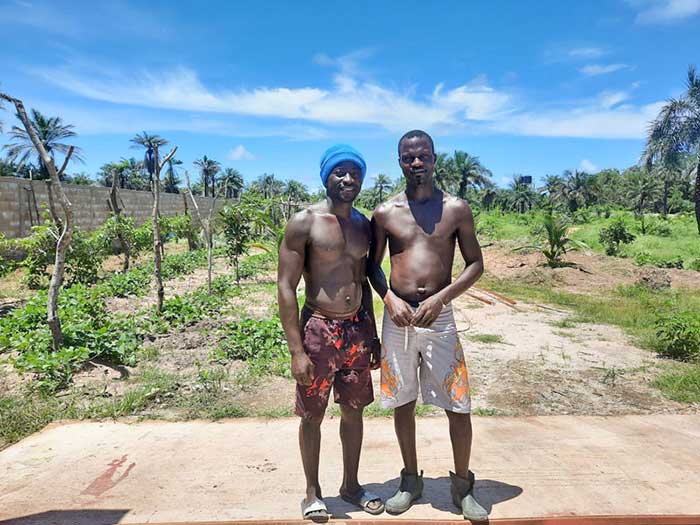 Pour la visite guidée, Ben et Théo vous accueillent tous les jours de 8h00 à 12h00 et de 14h30 à 18h00. 