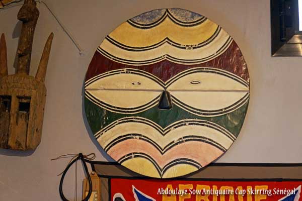 magnifique soleil pour décorer l'intérieur d'une maison style africaine objet solaire photo arvimedia