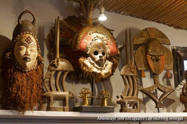le magasin d'antiquités se situe à cap skirring dans le sud du sénégal possibilité d'envoie dans le monde entier photo arvimedia