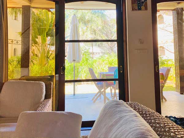 Villa de grand standing spacieuse et lumineuse, situé à deux pas de la mer et de toutes commodités (restaurants, commerces, activités loisirs).