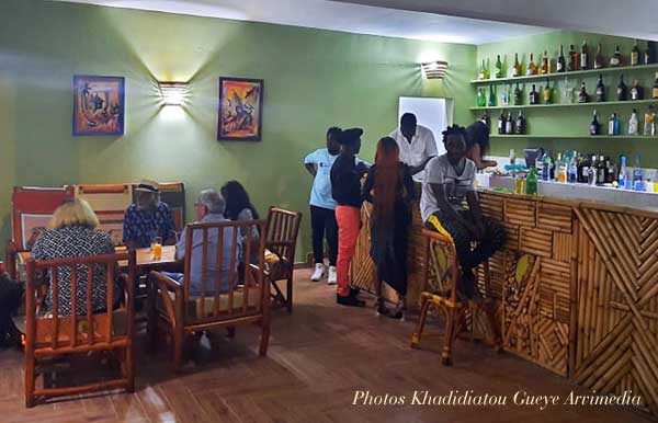 Des soirées sont organisées régulièrement avec groupe de musique au bord de la piscine du Motel. Repas et service orchestrés par Adrien le Chef 