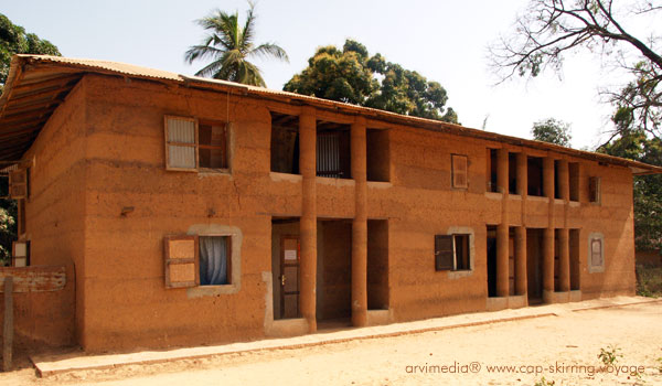 Case à étage architecture diola région de M'lomp architecture originale construite dans un village proche de Cap Skirring sud du Sénégal