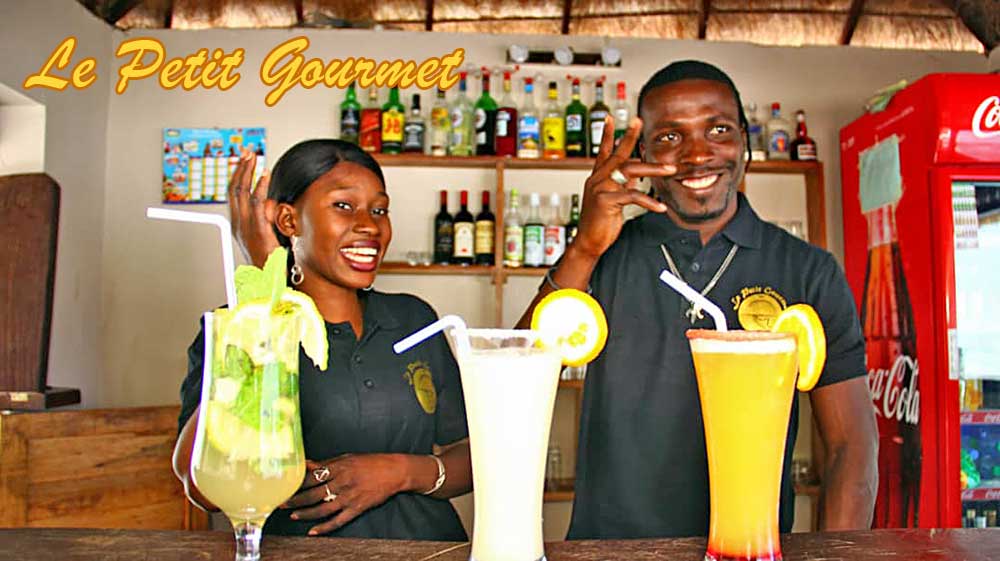 Bar à cocktails, soirées musicales, groupes en live, ambiance chaleureuse et amicale garanti ! Bienvenu au Petit Gourmet.