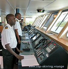 visite au comandant de bord sur le bateau Aline Sitoé Diatta reliant Dakar à Ziguinchor en 16 heures départ deux fois par semaine