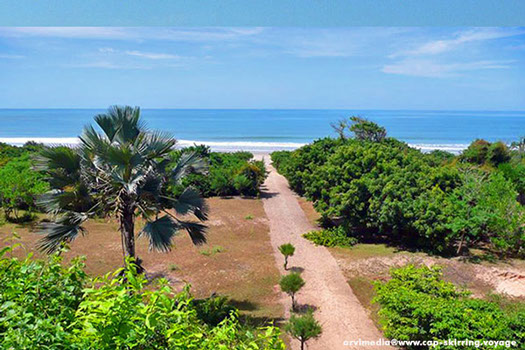 accès à la plage de cap skirring campement casamance