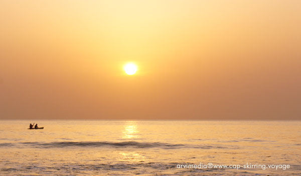 pirogue sur l'océan