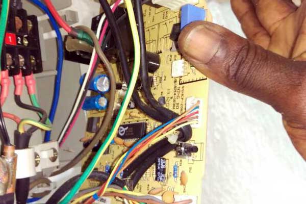 Khadim Gakou - Technicien froid Cap Skirring - Dépannage matériel électrique