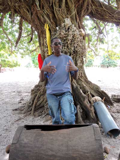 doudou Tamba passionné d'histoire sur la casamance vous raconte la vie et les traditions de ses habitants d'autrefois à aujourdhui 