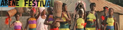 Par sa programmation pluridisciplinaire, ce festival offre un bon aperçu des cultures africaines, qu'il s'agisse de la danse, de la musique