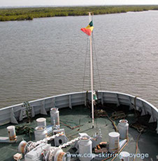 le petit plus pour cette croisière made in Sénégal un voyage le long du fleuve casamance depuis l'embouchure à port Saint Louis