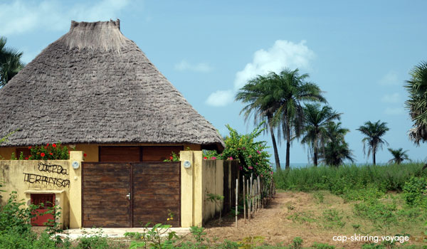 maison africaine toit en chaume