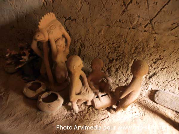 Statuettes en terre cuite représentants une scène de la vie en Casamance