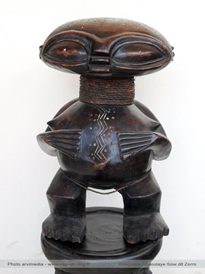 Sculpture de pygmée origine Cameroun extraterrestre africain