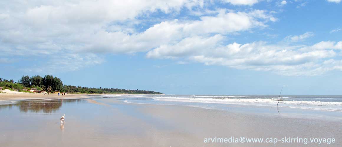 l'une des plus belle plage du sénégal, immense on peut faire de grandes balades à pieds en toute tranquilité idéal pour pêche surfcasting