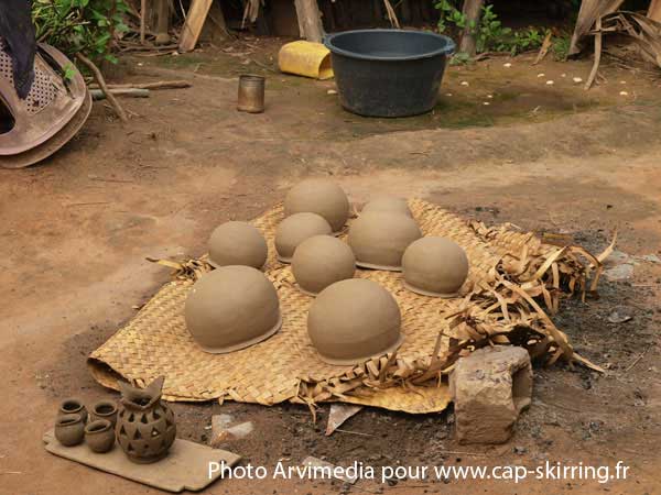 Poterie ustensiles de cuisine en terre cuite artisanat Diola 