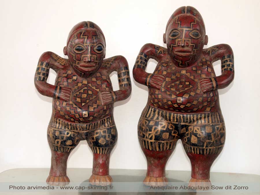 Poupées en terre cuite origine Nouvelle Guinée photo arvimedia