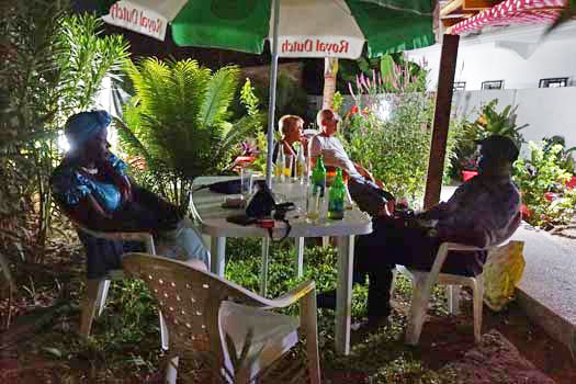 Hôtel Chez Sophie Cap Skirring Cap Randoulène, organise régulièrement des soirées avec musicien joueur de kora