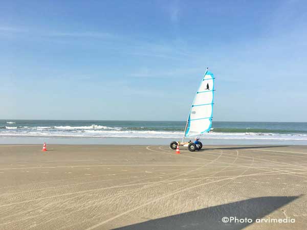 Parcours balisé pour randonnées en char à voile à Cap Skirring frontière de la Guinée Bissau sud du Sénégal organisé par Patrice Gauchy.