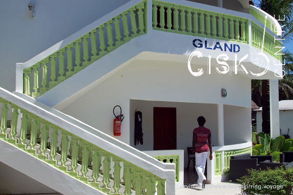 hébergement de standing Cap Skirring bungalows avec terrasse et toit en chaume