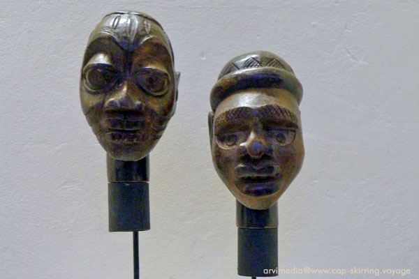 tête africaine scuptée