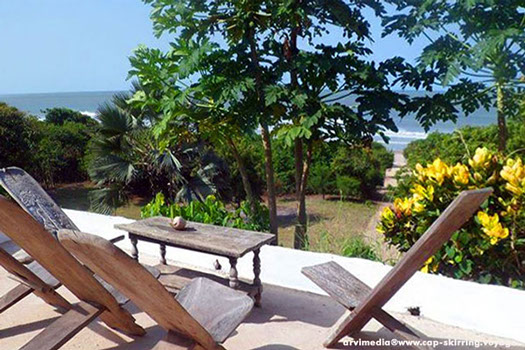 terrasse avec vue sur l'océan campement sénégal