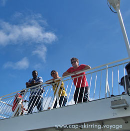 un bon moyen de transport pour se rendre en Casamance est de prendre le bateau Aline Sitoe Diatta mini croisière Sénégal