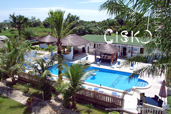 hôtel séminaire Cap Skirring avec piscine et palmier magnifique décor de vacances